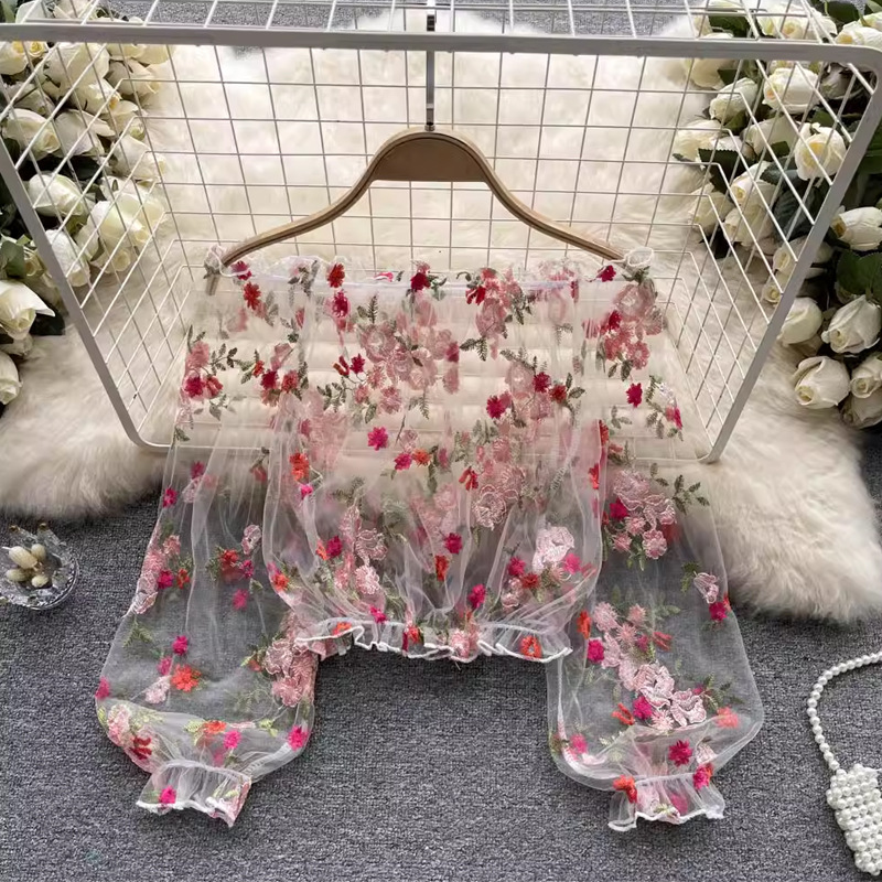 Embroidery - بلوزة نسائية قصيرة بأكمام طويلة مزينة